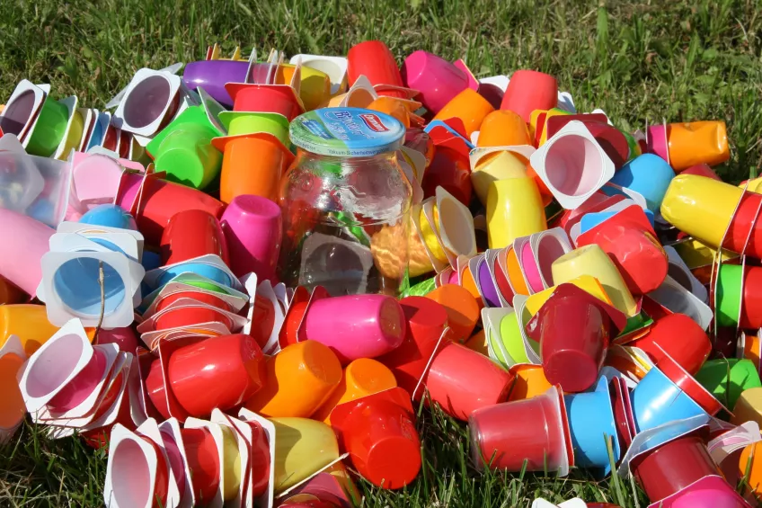 Exempel av plastavfall för återvinning. Foto.